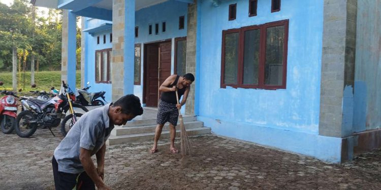 Perkuat Kekompakkan, PWI Simeulue Gelar Gotong Royong.