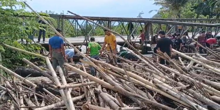 Penampakan Sampah Dibawa Jembatan Lala Usai Banjir