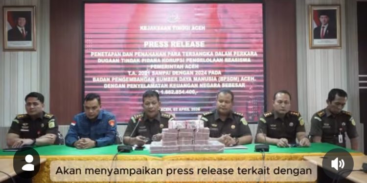 Kejati Resmi Tahan Tiga Tersangka Kasus Dugaan Korupsi Beasiswa Aceh
