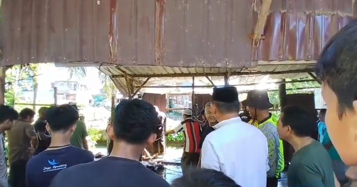 Anggota DPRA Iskandar Serahkan Hewan Qurban, Warga Sinabang Puji Sosok Merakyat