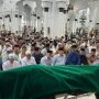 Ribuan Warga Hadiri Pemakaman Mantan Gubernur Aceh Zaini Abdullah
