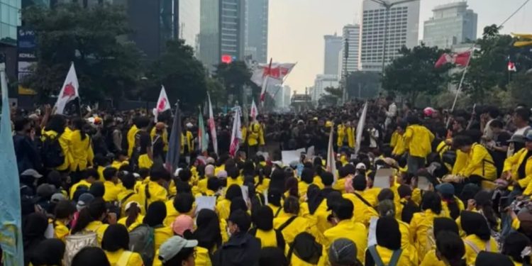 Ribuan Mahasiswa Gelar Aksi di Bundaran HI, Ini Lima Tuntutan kepada Pemerintah