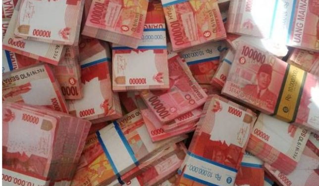 Nenek Tukang Parkir Gagalkan Pencurian Rp3,6 Miliar, Uang Nasabah Bank Selamat