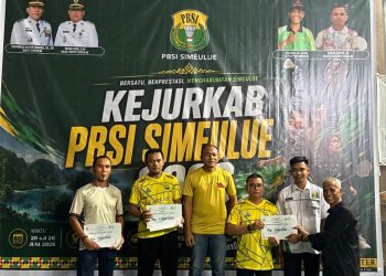 Mirkam – Is Memori Sabet Gelar Juara Ganda Veteran Kejurkab Bulutangkis Simeulue