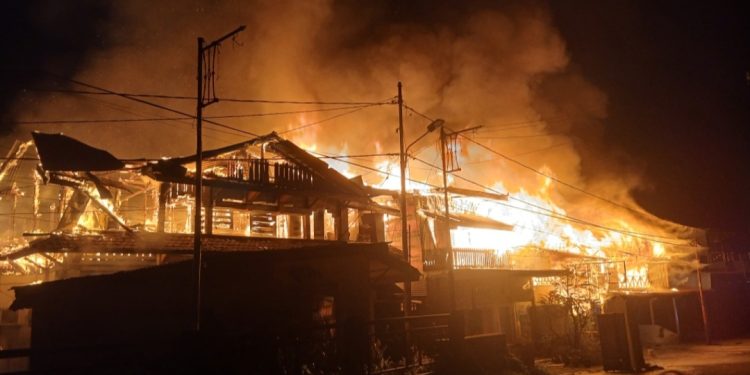 Losmen Simeulue dan Sejumlah Rumah Warga Hangus Dilalap Api