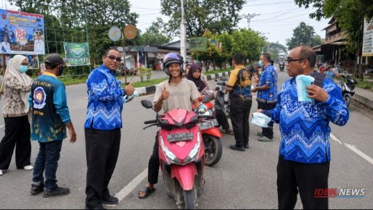 Kabut Asap Selimuti Simeulue, BPBD Bagikan Masker Ke Masyarakat
