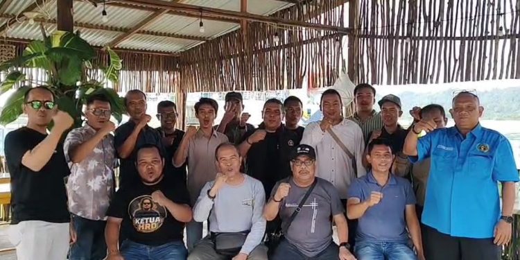 Di Pelabuhan Sinabang, PWI Simeulue Lepas Nasir Nurdin dengan Teriakan ‘Dua Periode’