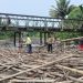 Bambu dan Ranting Kayu Kembali Menumpuk di Jembatan Lala