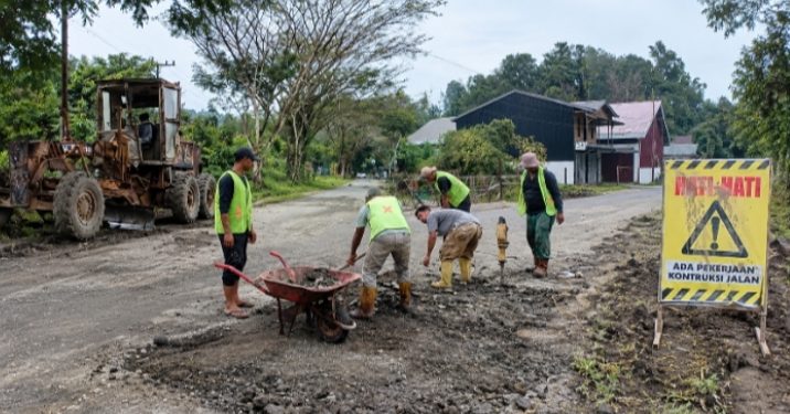 PUPR Simeulue Mulai Benahi Jalan Rusak Menuju Pelabuhan Feri